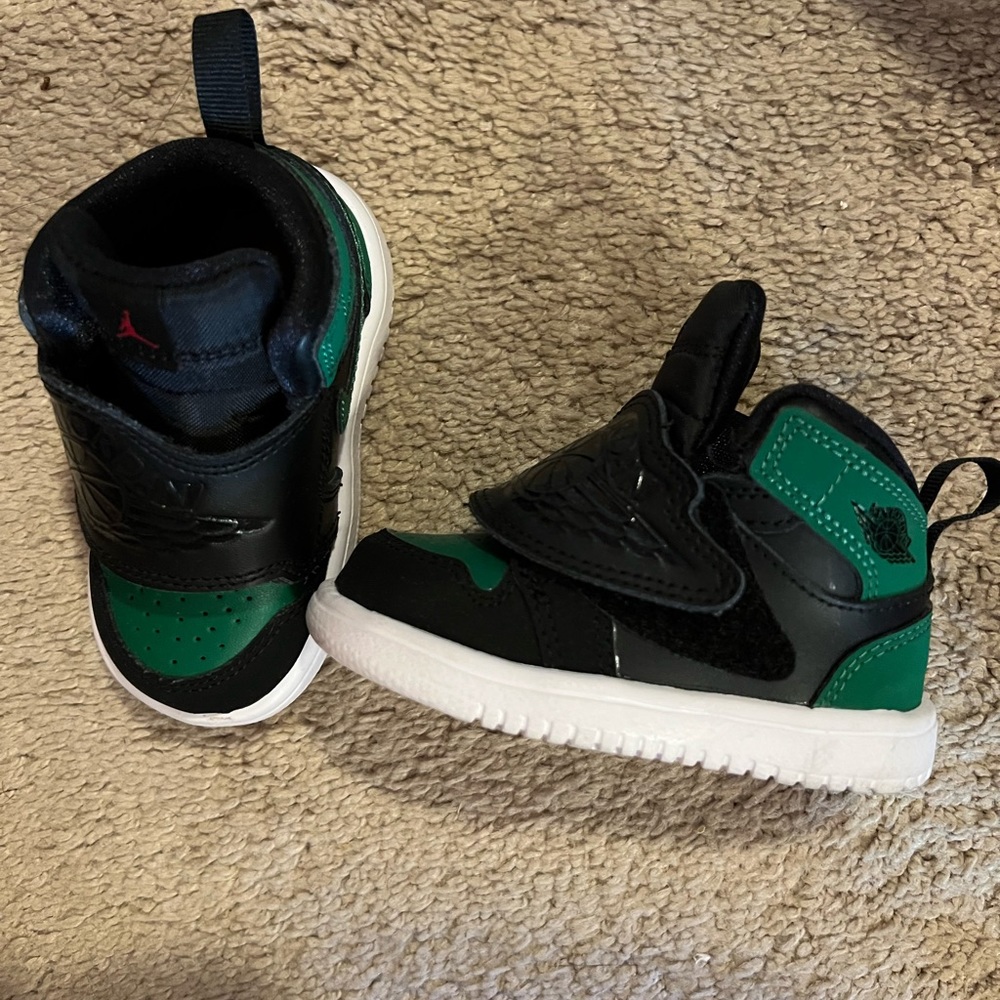 Nike waffle 1, Nike Jordan, Vans all size 5